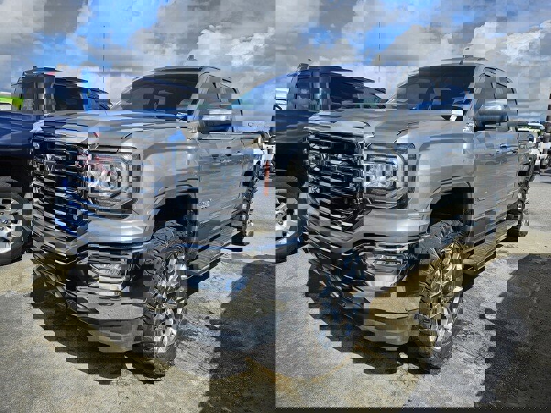 Used 2017 GMC Sierra 1500 SLT w/ SLT Premium Package image 2