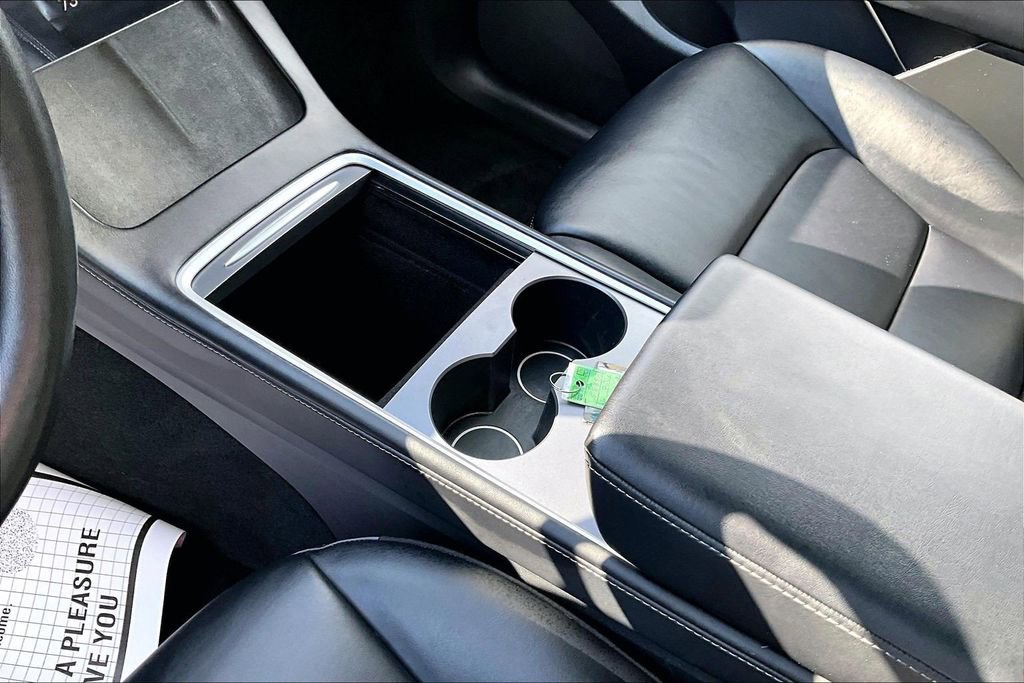 Used 2022 Tesla Model Y Long Range image 16