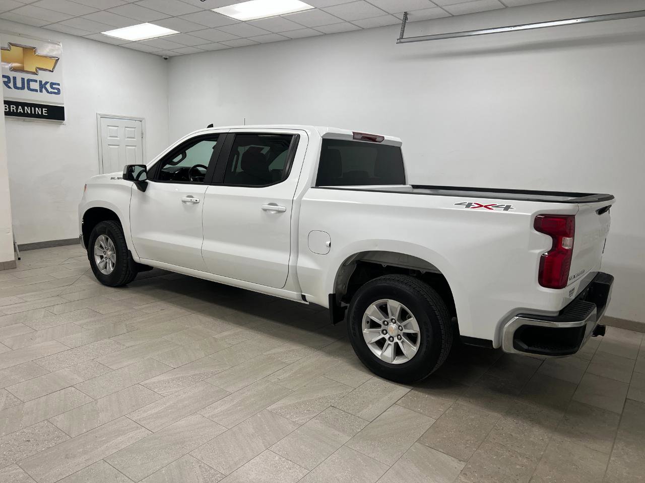 Used 2025 Chevrolet Silverado 1500 LT image 9
