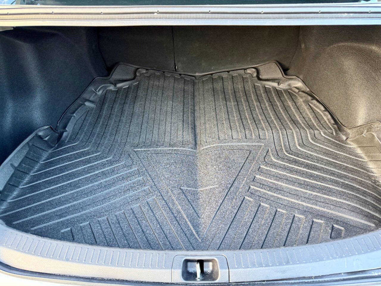 Used 2025 Toyota Corolla LE image 29