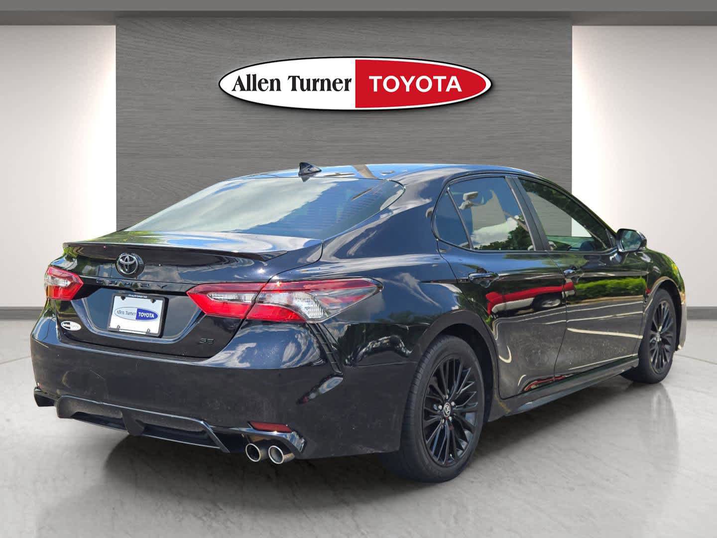 Used 2021 Toyota Camry SE w/ Convenience Package FWD image 6
