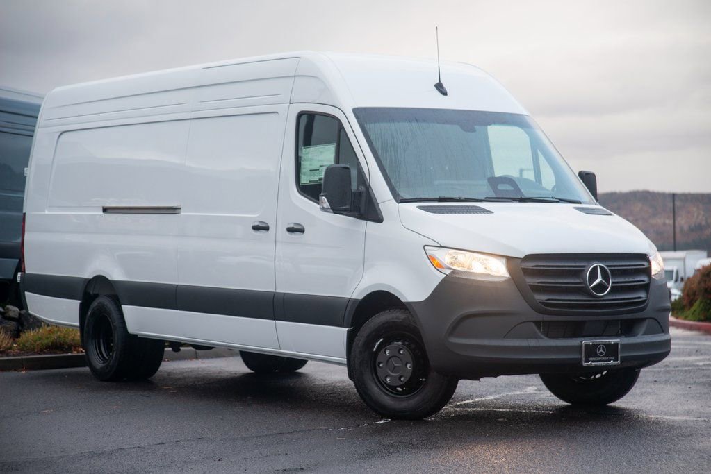 New 2025 Mercedes-Benz Sprinter 4500 image 3