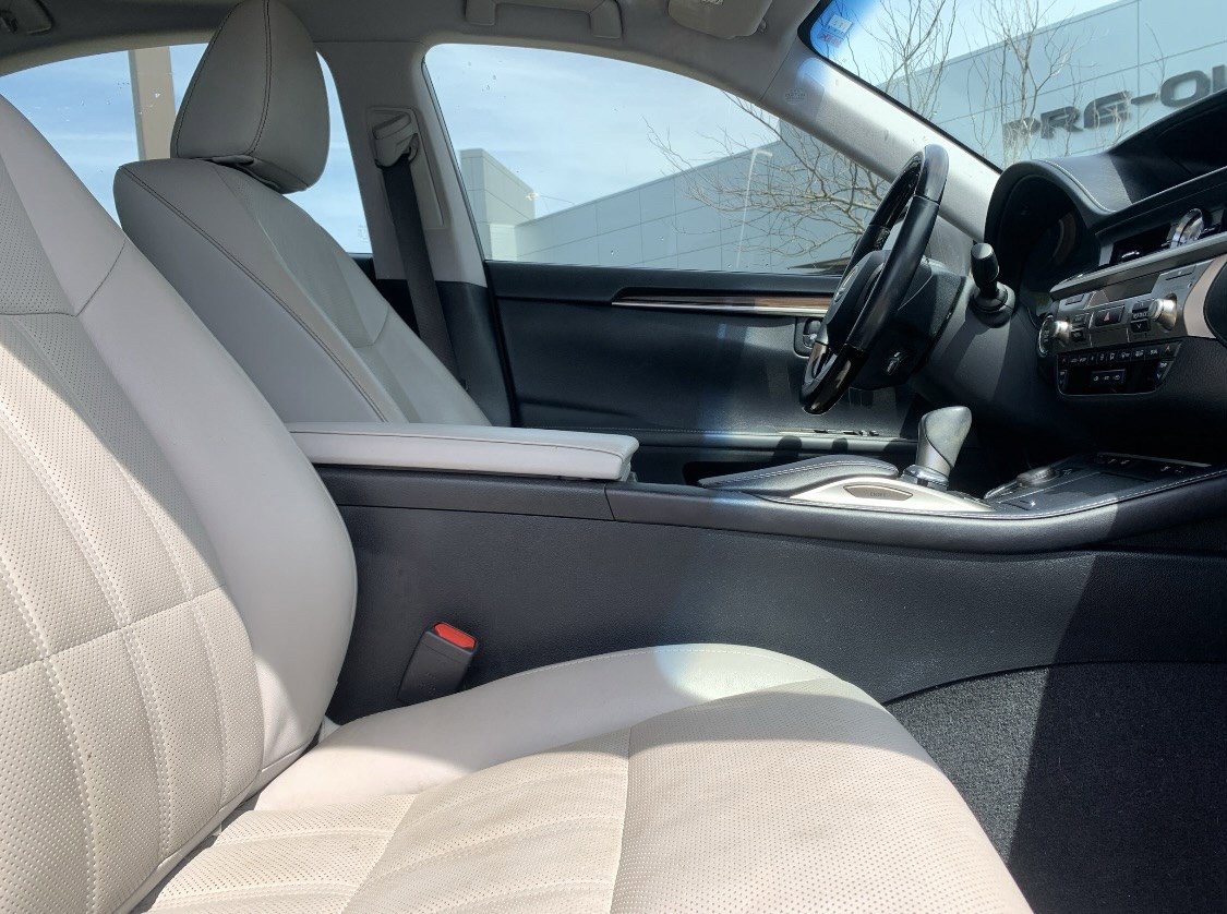 Used 2016 Lexus ES 350 w/ Luxury Package w/Wood Trim image 35