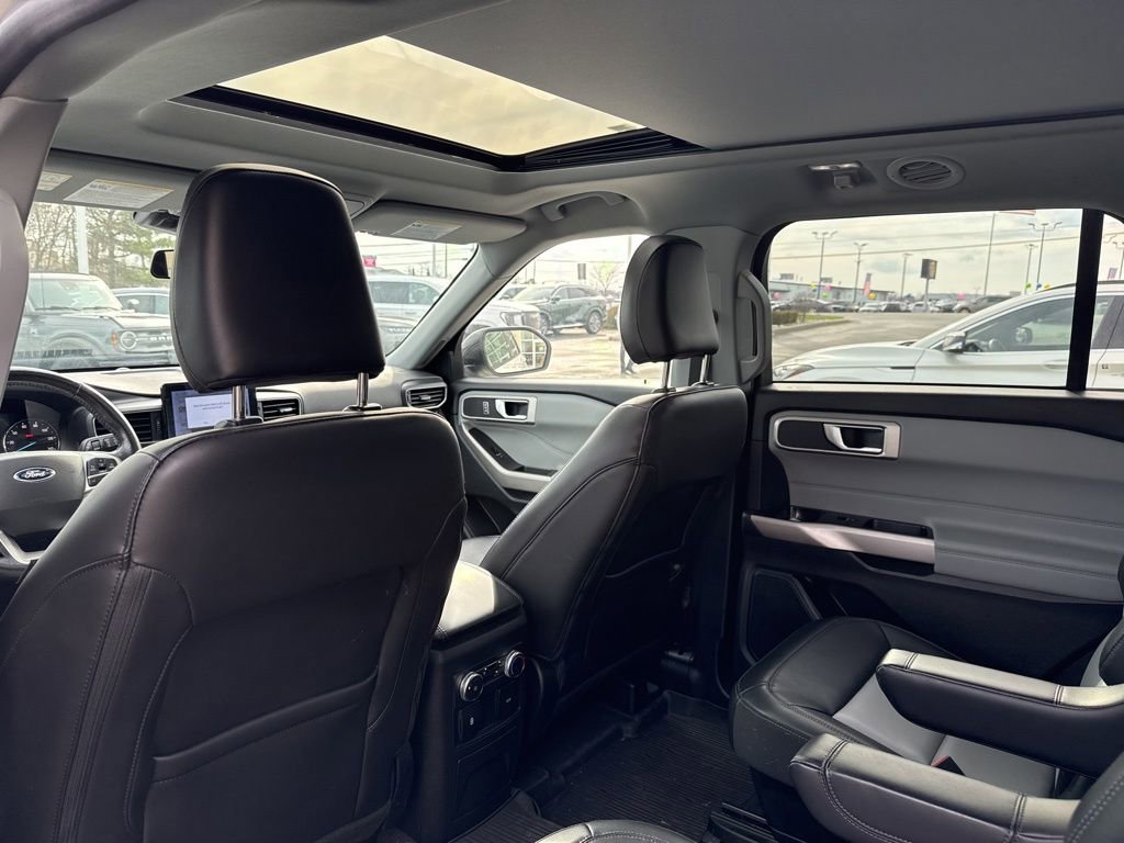 Used 2022 Ford Explorer XLT w/ Equipment Group 202A image 27