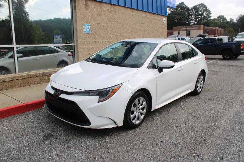 Used 2023 Toyota Corolla LE image 3