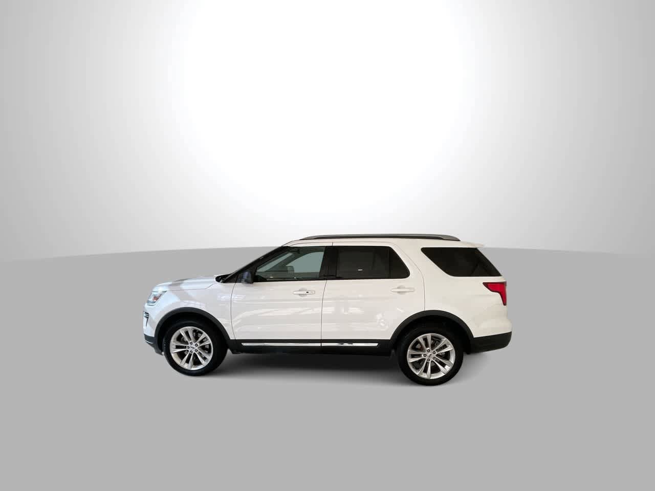 Used 2018 Ford Explorer XLT AWD/4WD image 5
