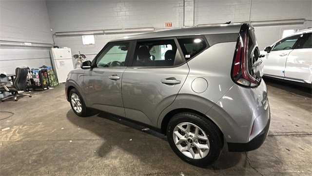 Used 2023 Kia Soul LX w/ LX Technology Package image 3