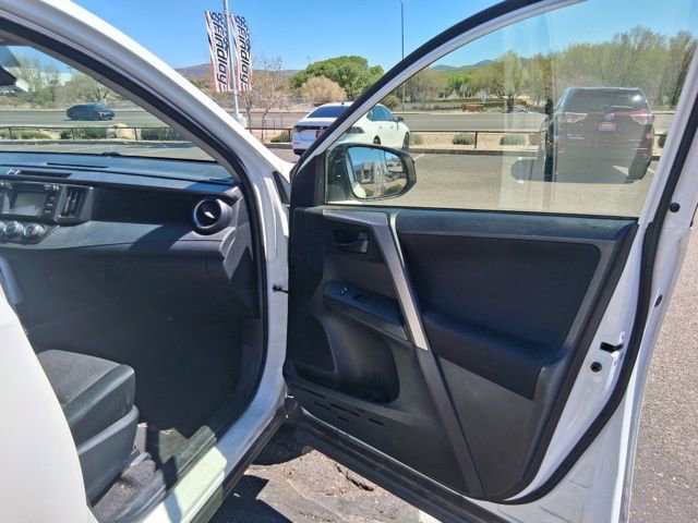 Used 2018 Toyota RAV4 LE image 12