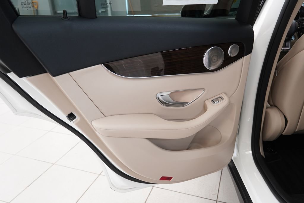 Used 2017 Mercedes-Benz GLC 300 4MATIC image 28