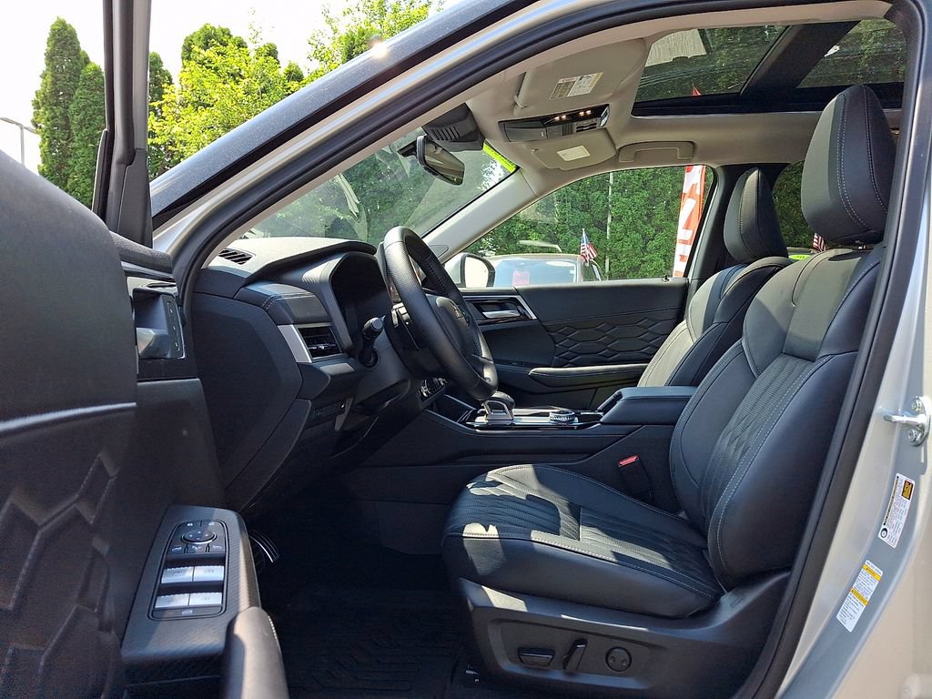 Used 2025 Mitsubishi Outlander SEL AWD/4WD image 14
