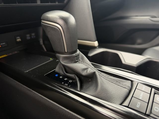 Used 2025 Toyota Camry SE FWD image 19