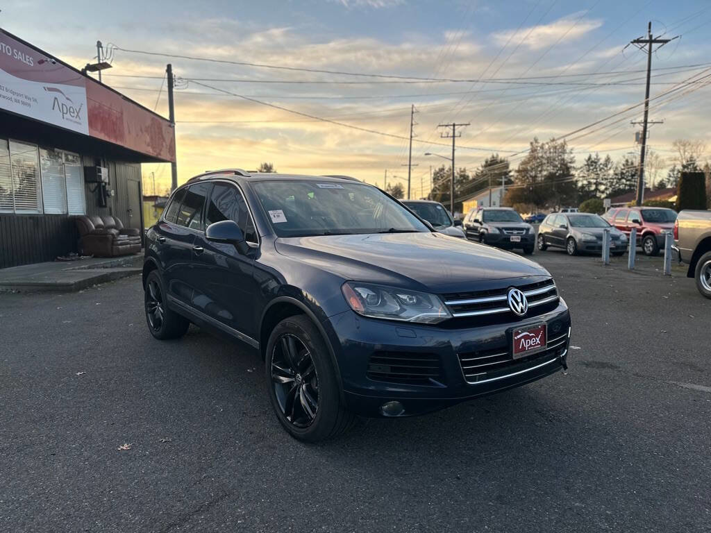 Used 2013 Volkswagen Touareg Sport image 4