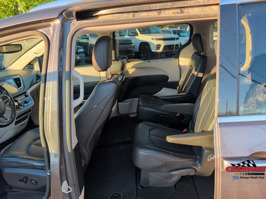 Used 2018 Chrysler Pacifica Touring-L Plus w/ Advanced Safetytec Group FWD image 23