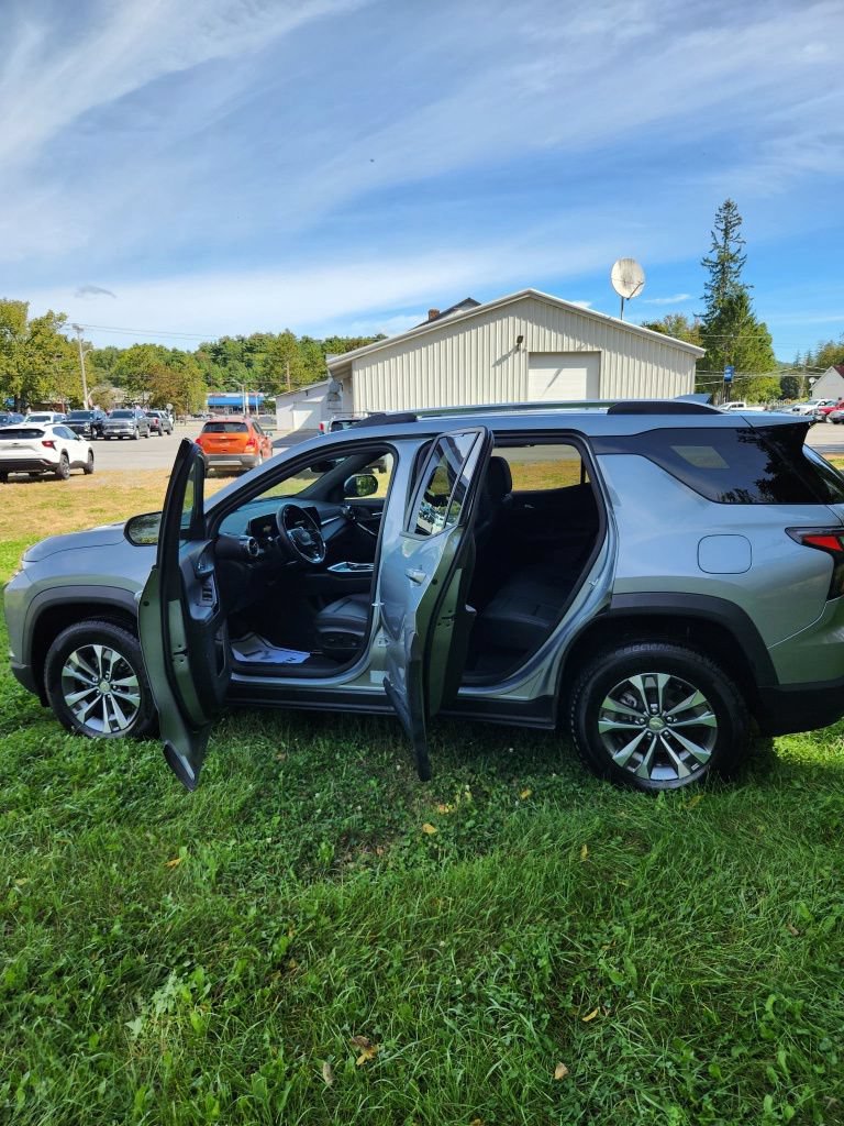 Used 2025 Chevrolet Equinox LT w/ Convenience Package II AWD/4WD image 13