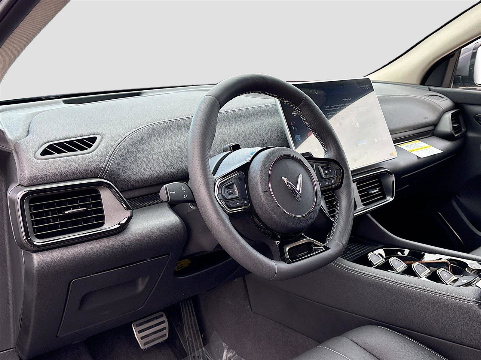 New 2025 VinFast VF 8 Eco image 9