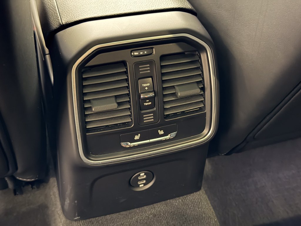 Certified 2026 Porsche Macan AWD/4WD image 24