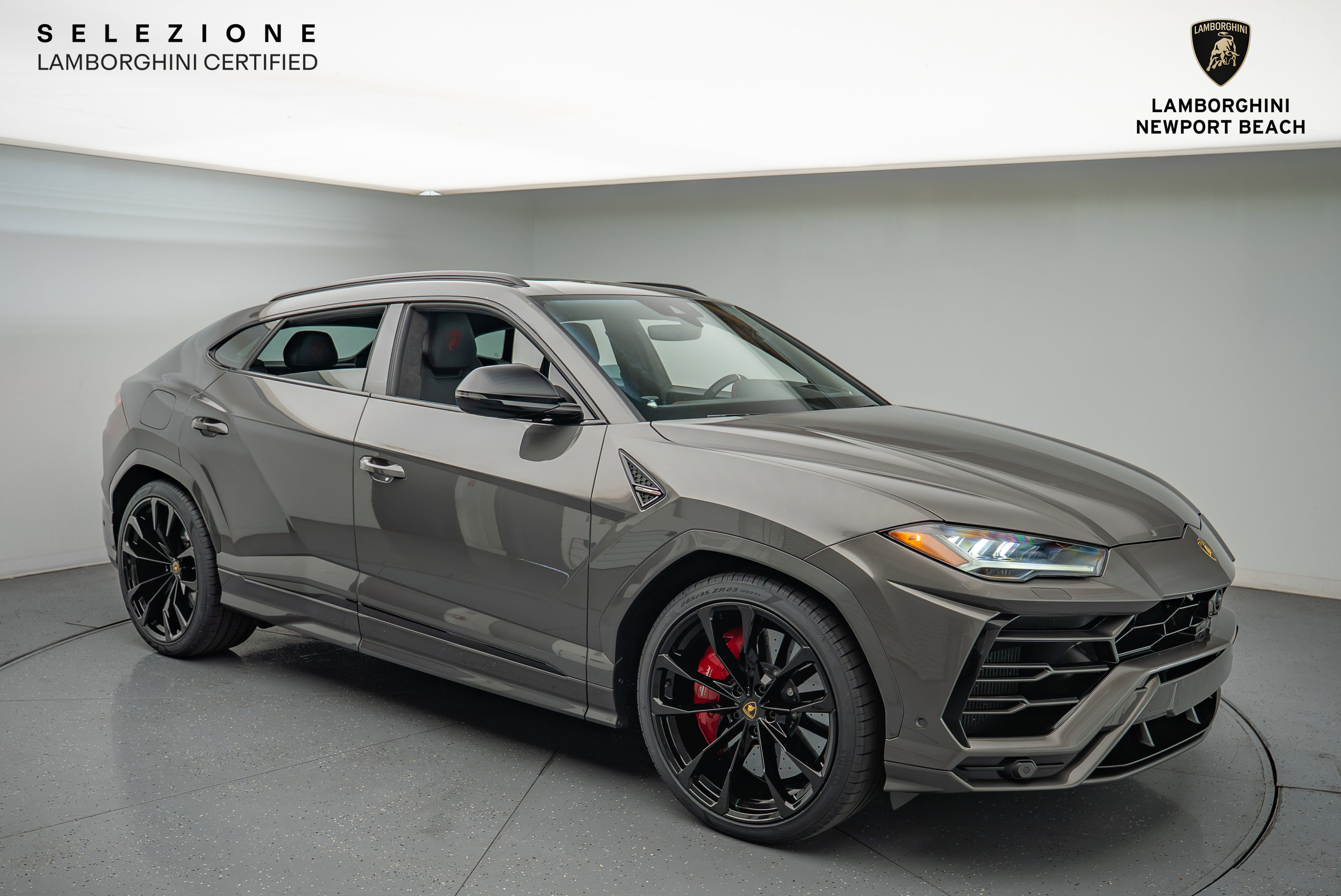 Used 2022 Lamborghini Urus AWD/4WD image 1