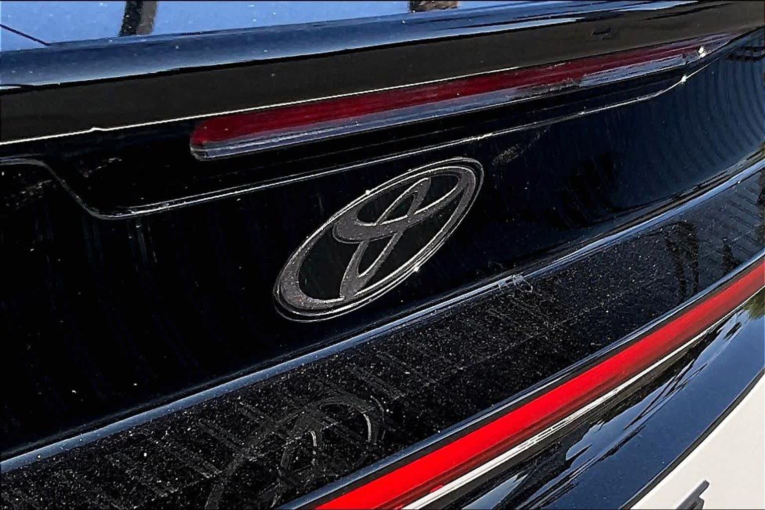 Certified 2026 Toyota Prius XLE FWD image 30