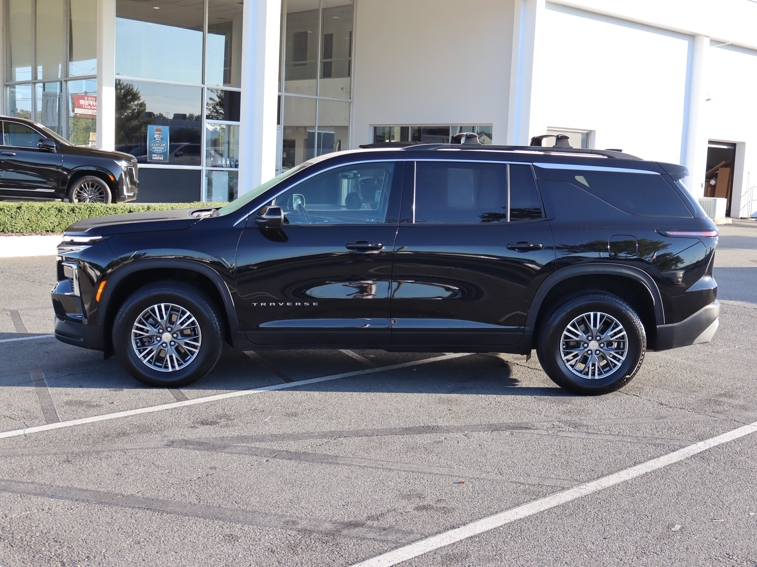 Used 2025 Chevrolet Traverse LT AWD/4WD image 7