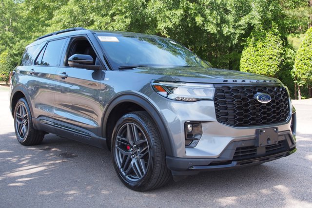 Certified 2025 Ford Explorer ST-Line w/ Premium Package AWD/4WD image 1