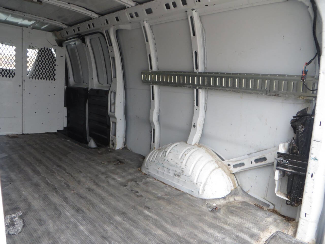 Used 2021 Chevrolet Express 2500 Extended w/ Driver Convenience Package image 36