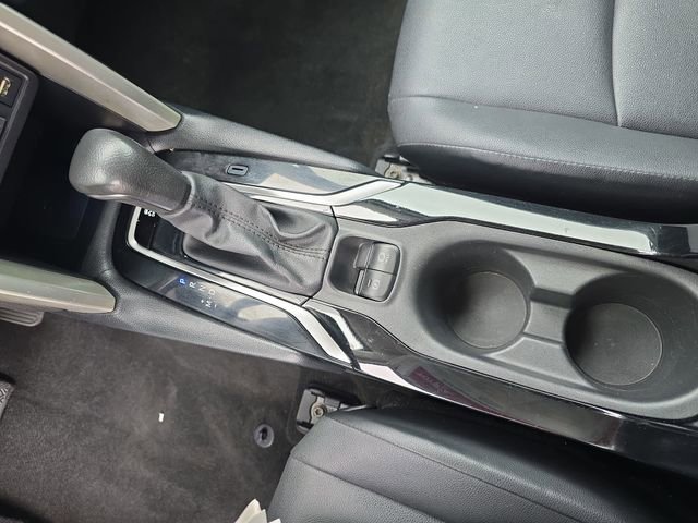 Used 2022 Toyota Corolla Cross XLE image 24