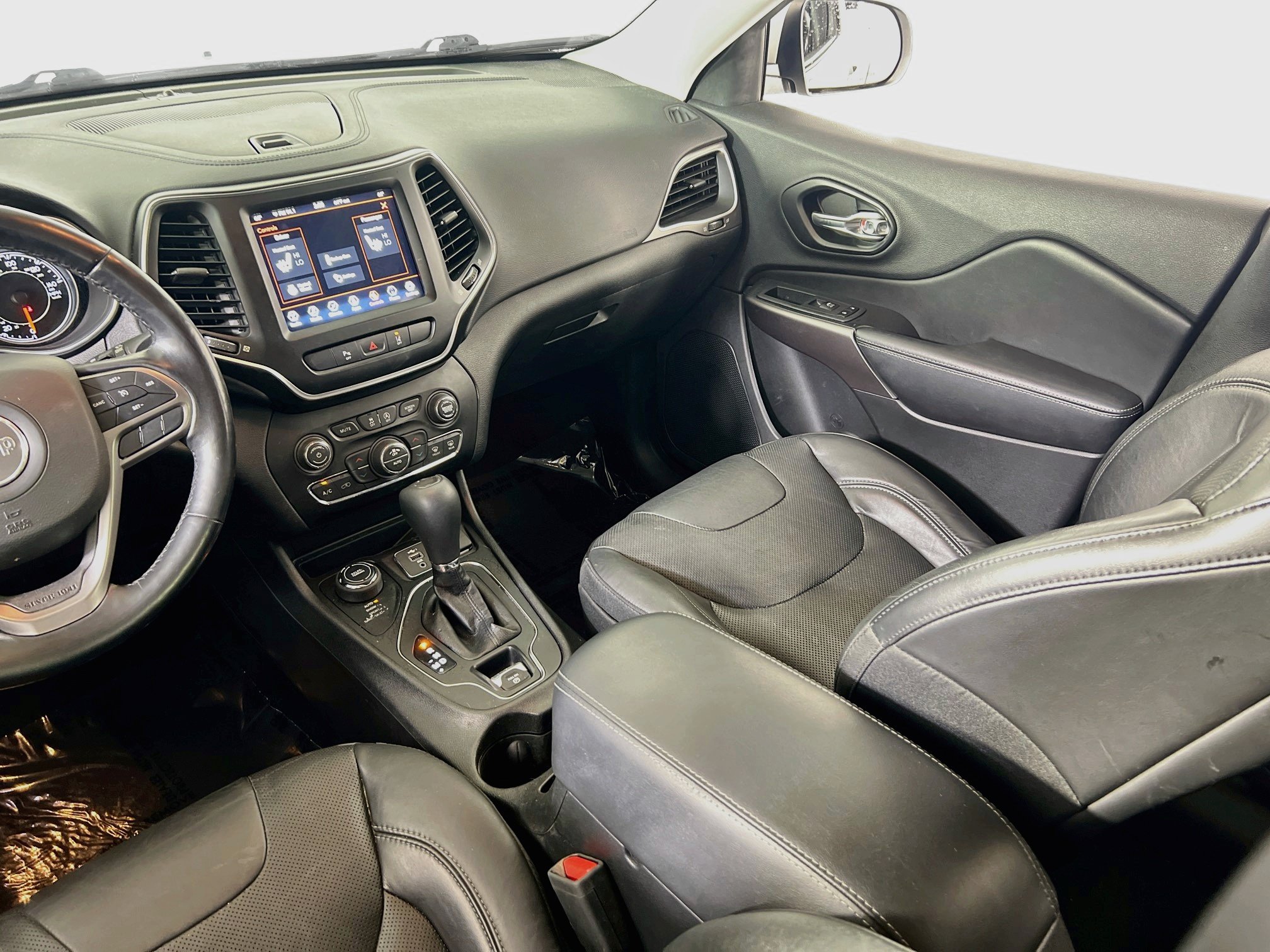 Used 2021 Jeep Cherokee Latitude Lux w/ Comfort/Convenience Group AWD/4WD image 22