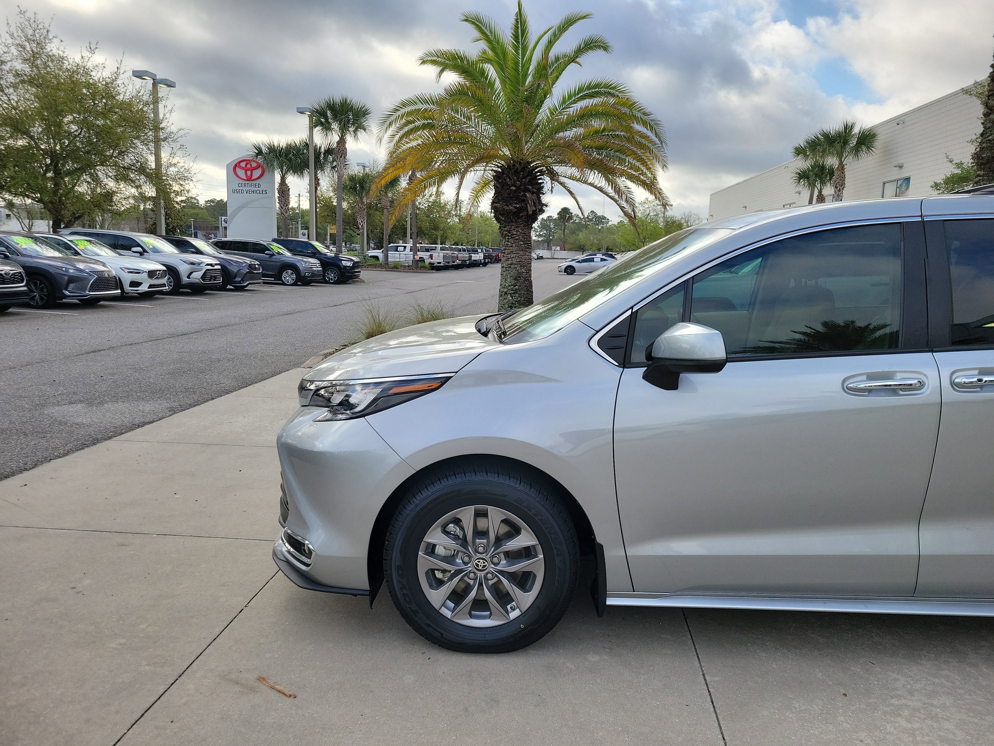 Certified 2024 Toyota Sienna XLE image 2