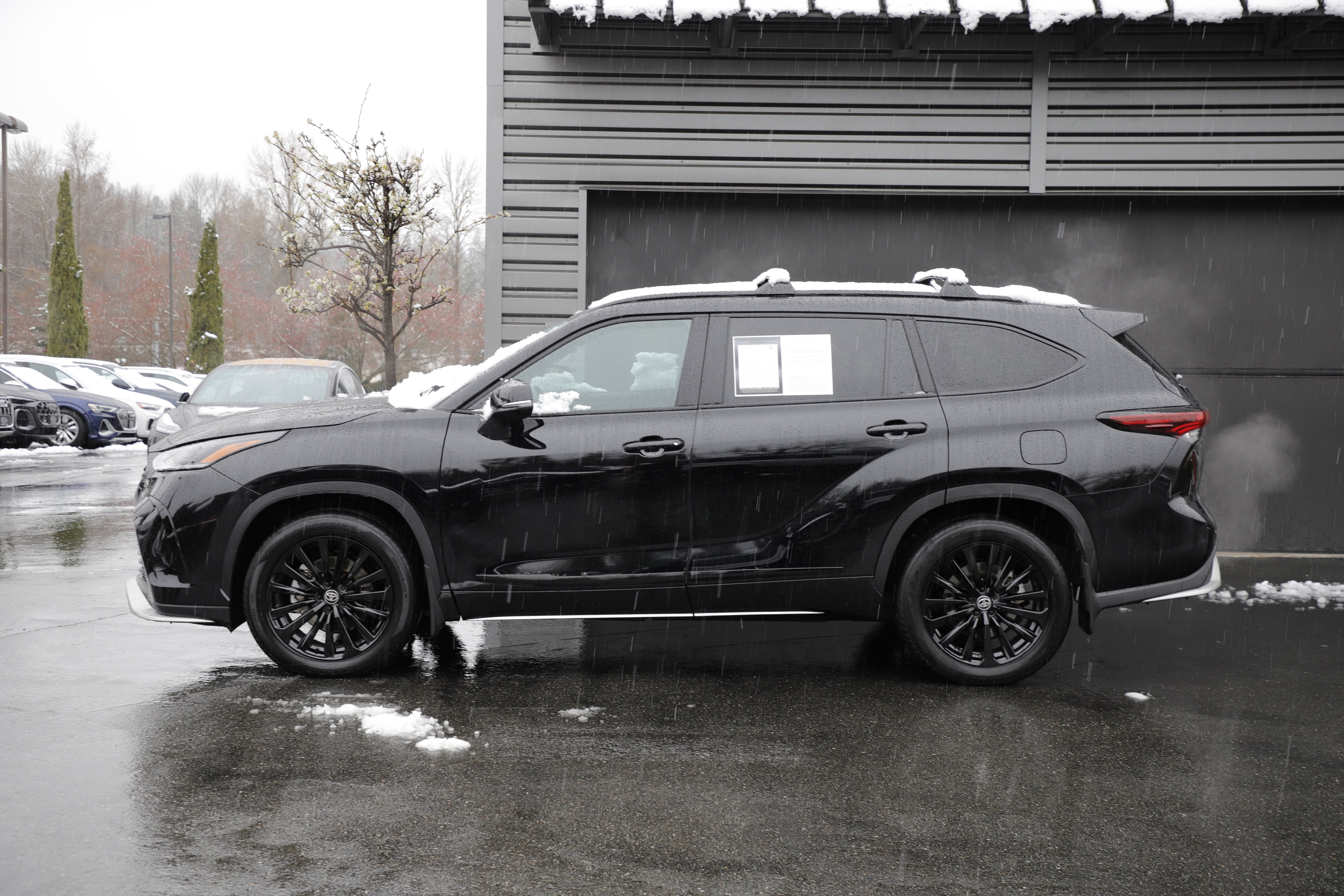 Used 2025 Toyota Highlander XSE image 5