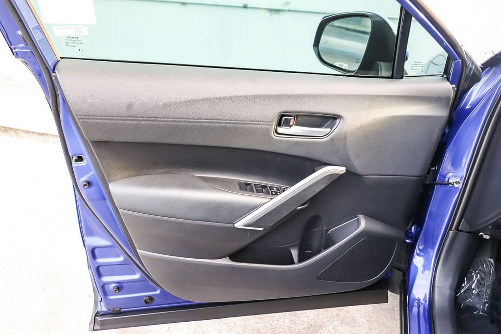 Used 2022 Toyota Corolla Cross XLE FWD image 23