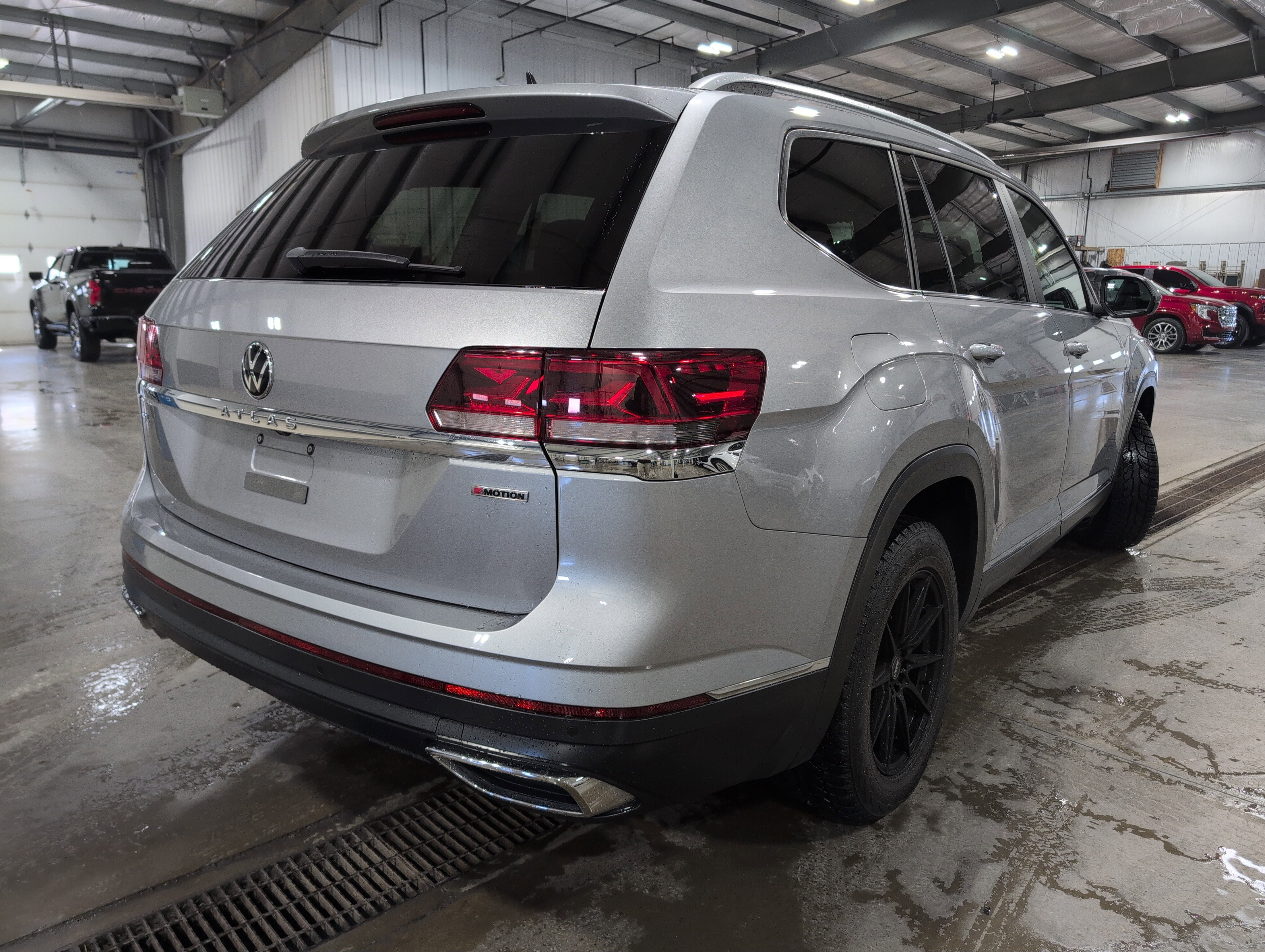 Used 2022 Volkswagen Atlas SEL image 3