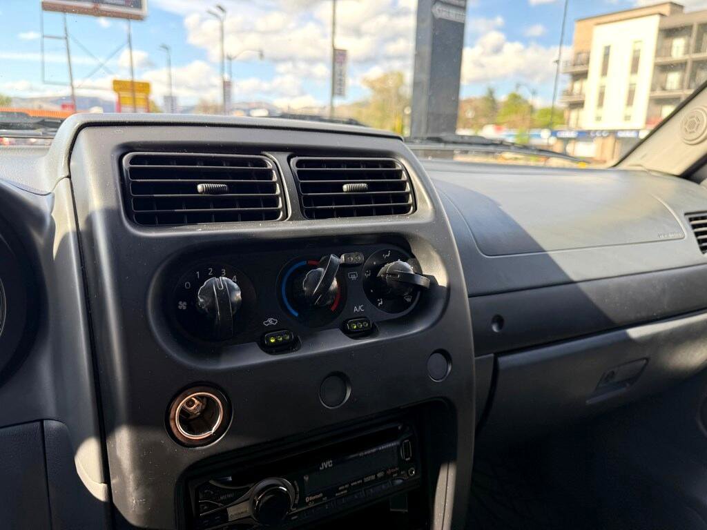 Used 2004 Nissan Xterra XE image 30