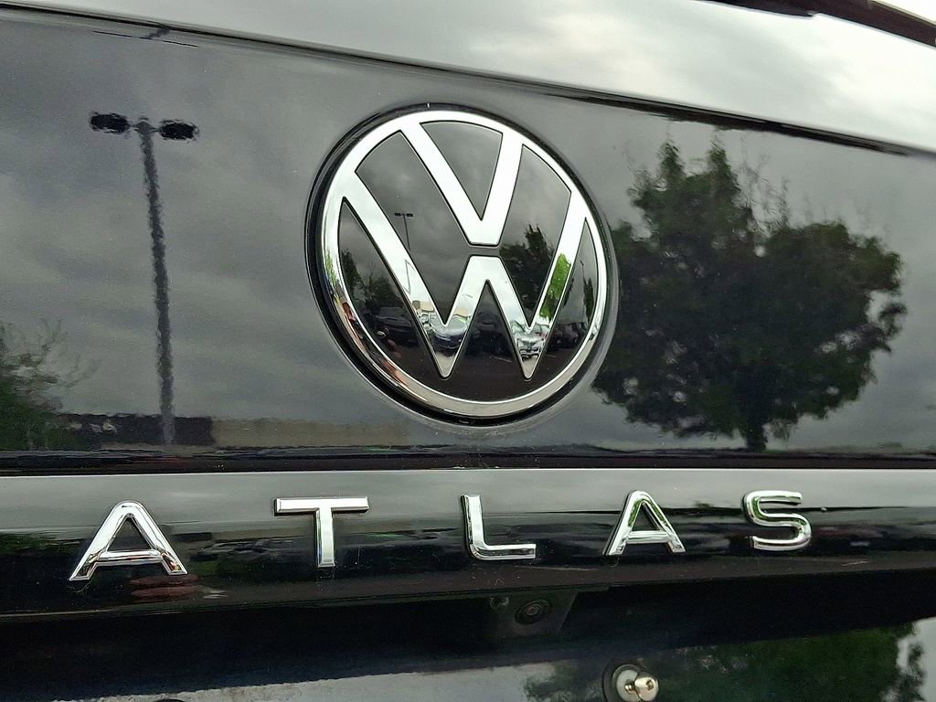Used 2023 Volkswagen Atlas SEL R-Line AWD/4WD image 34