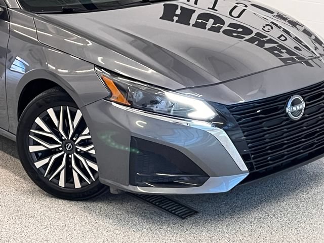 Used 2025 Nissan Altima 2.5 SV FWD image 28