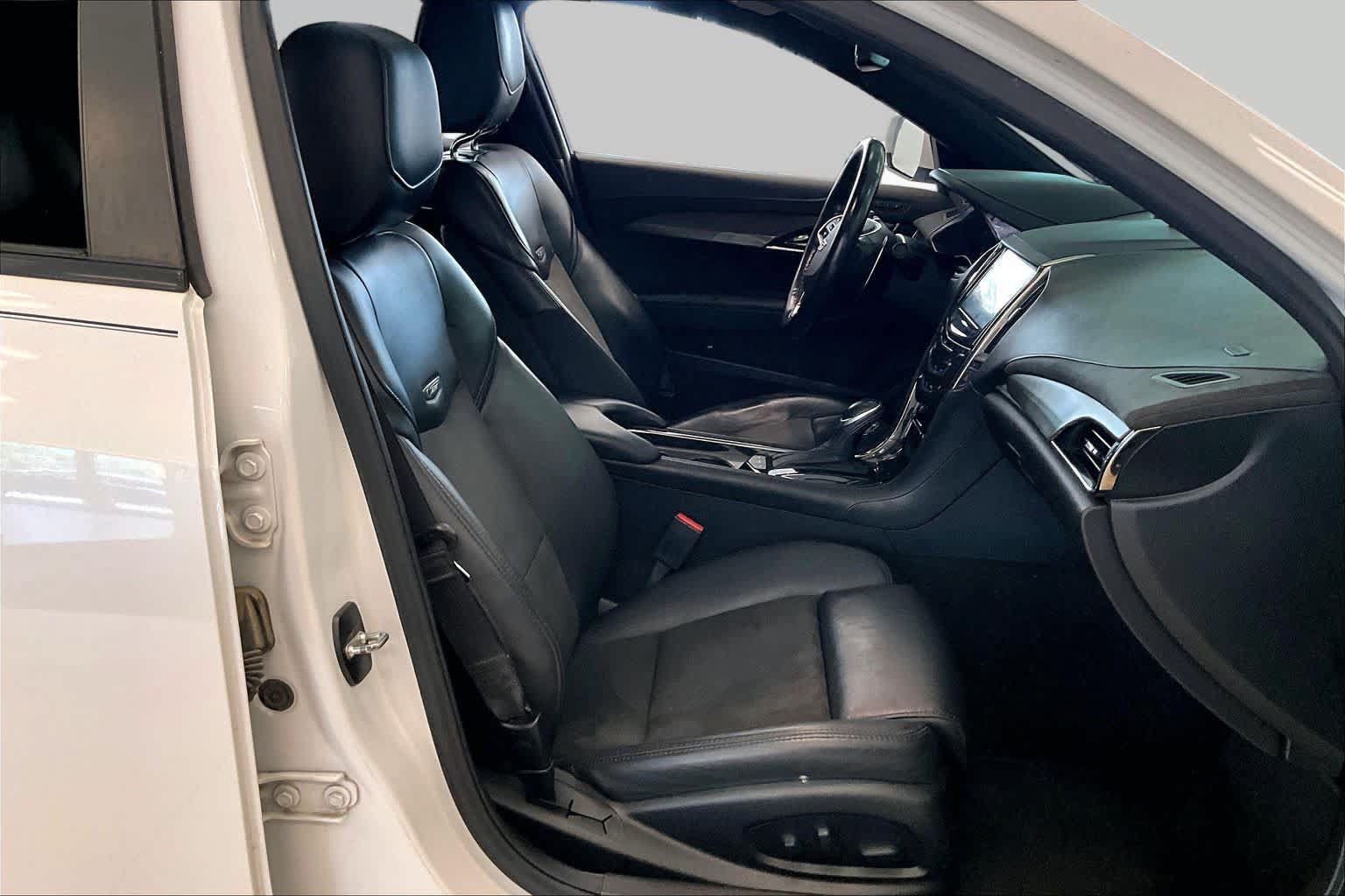 Used 2017 Cadillac ATS V w/ Luxury Package RWD image 8