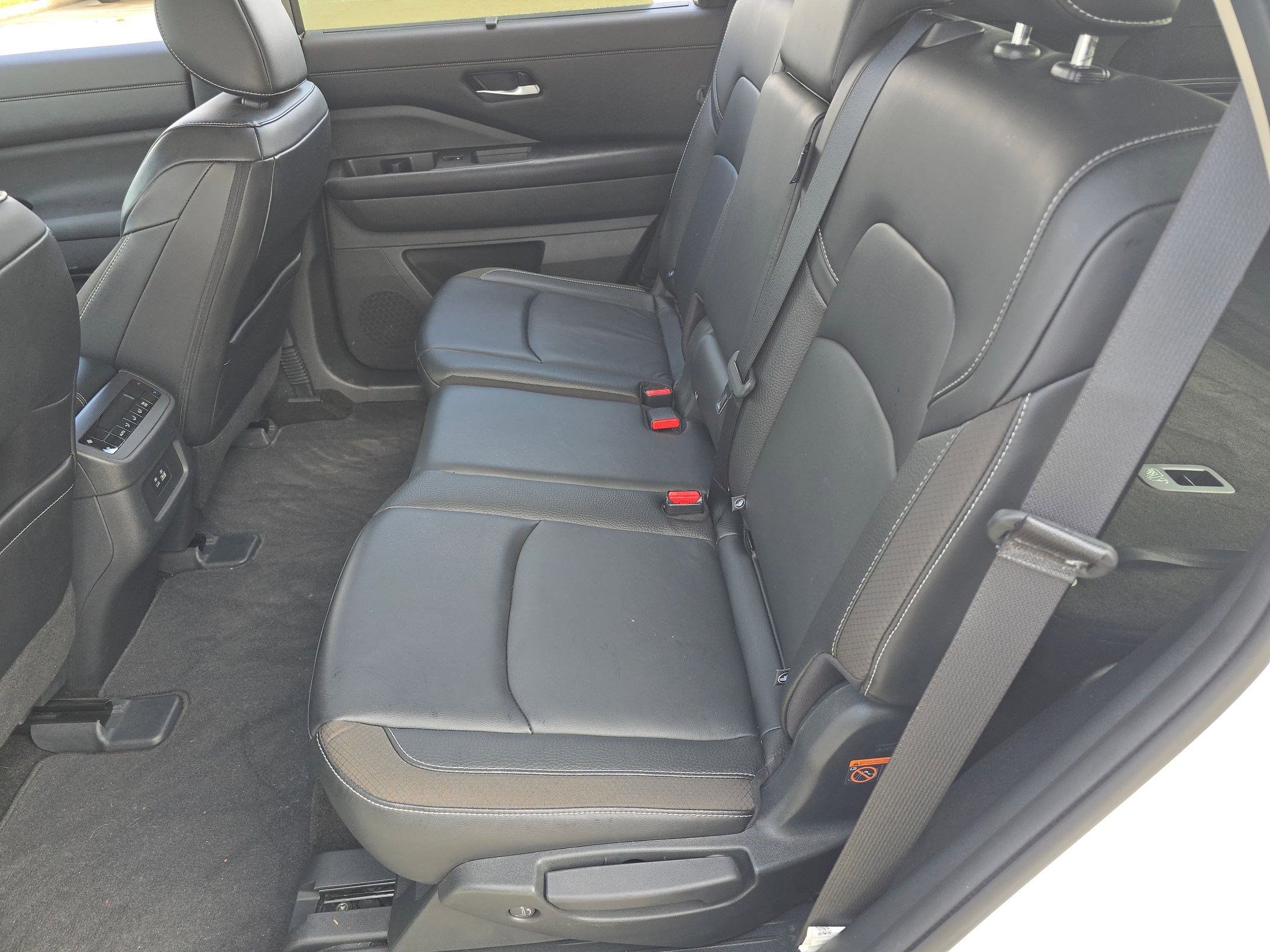 Used 2024 Nissan Pathfinder SL image 27