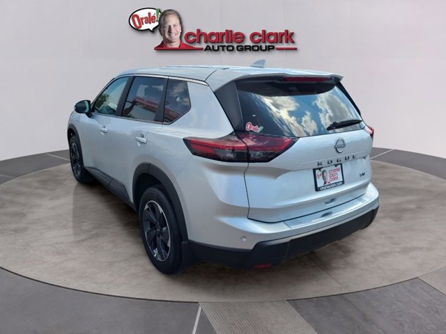 Certified 2024 Nissan Rogue SV image 3