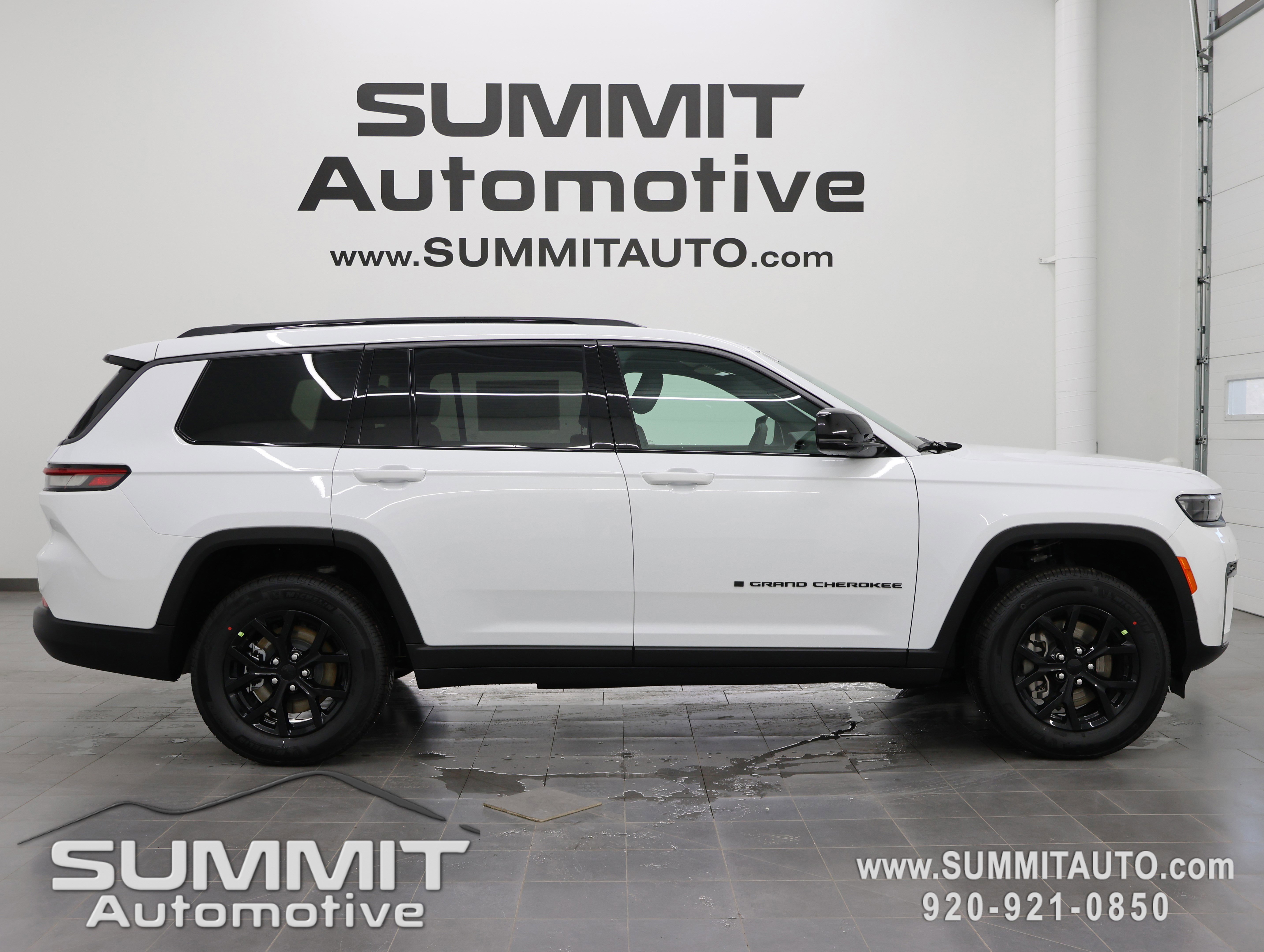 New 2026 Jeep Grand Cherokee L Laredo Altitude image 1