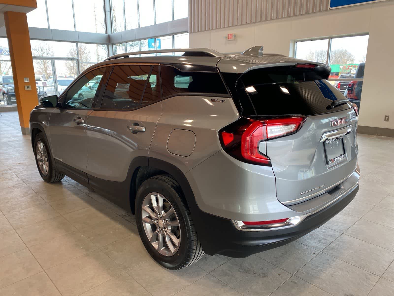 Used 2024 GMC Terrain SLT FWD image 3