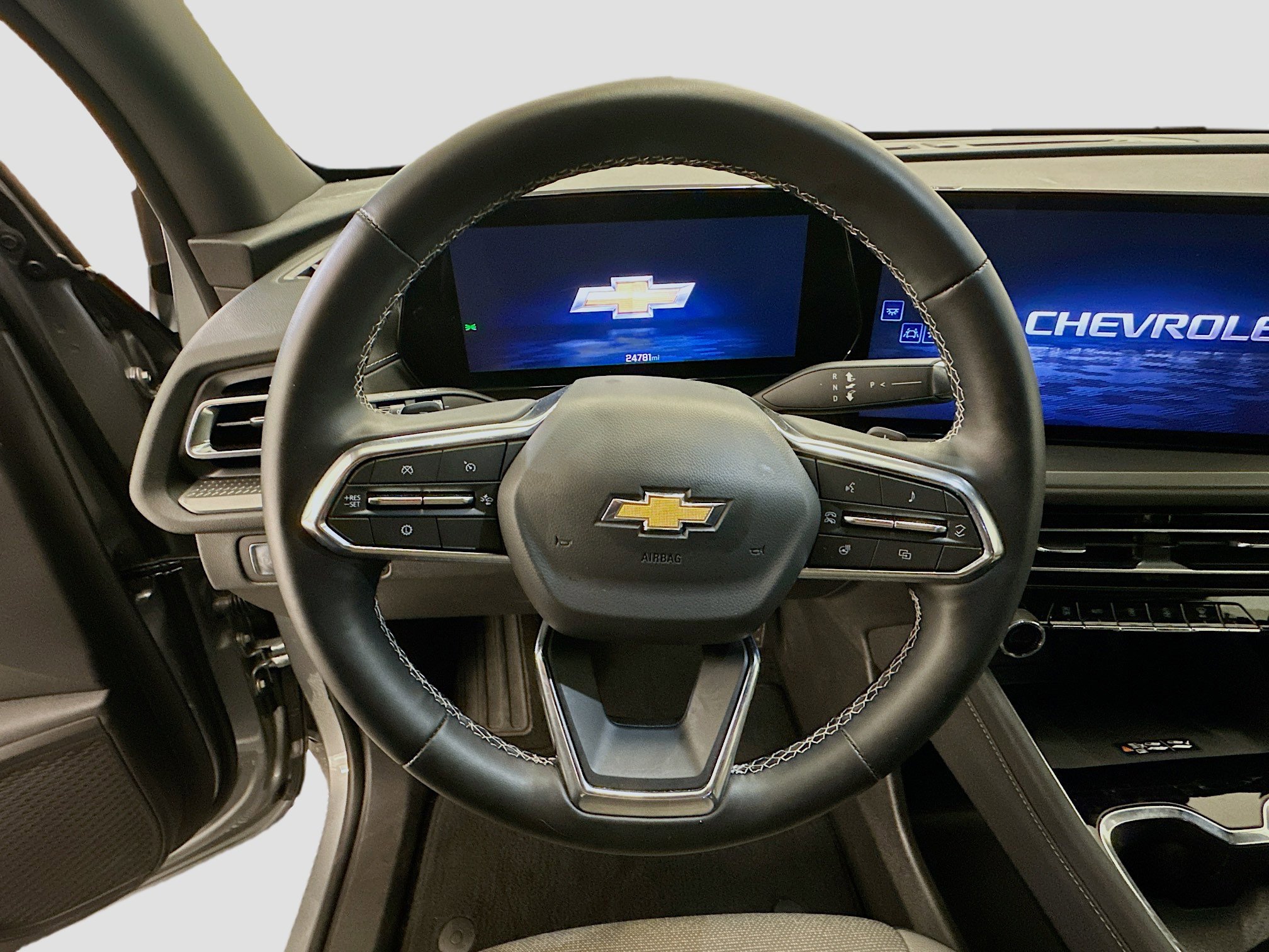 Used 2025 Chevrolet Traverse LT image 18