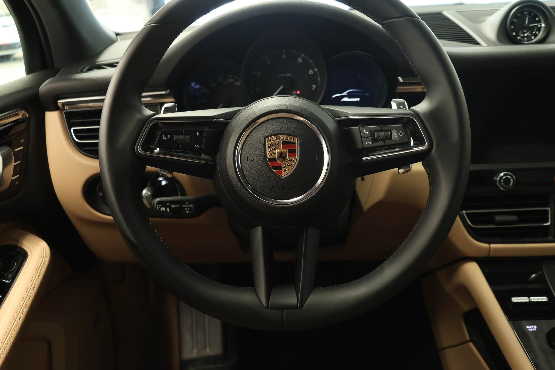 Used 2025 Porsche Macan AWD/4WD image 12