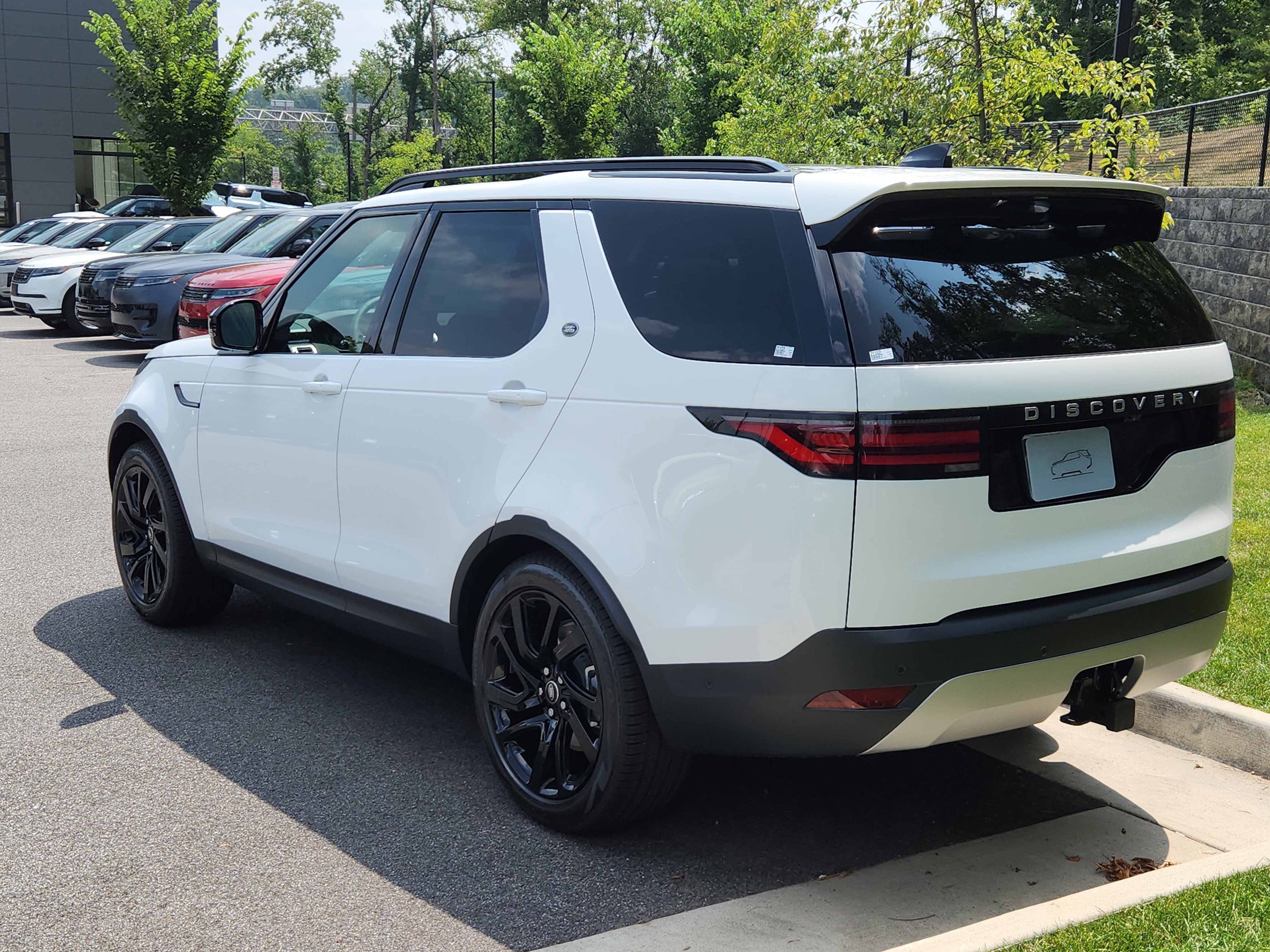 New 2025 Land Rover Discovery S image 12