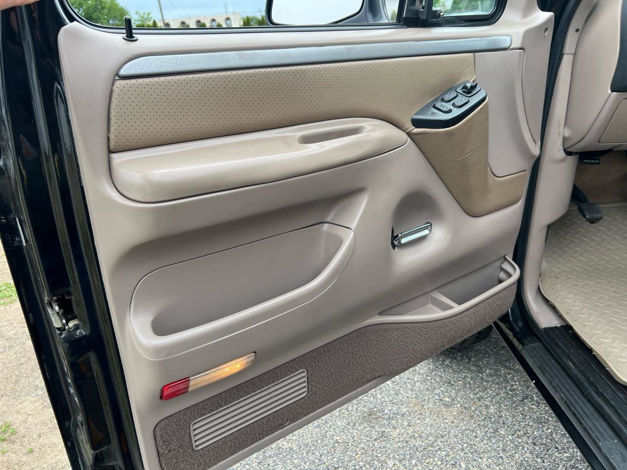 Used 1993 Ford Bronco AWD/4WD image 9