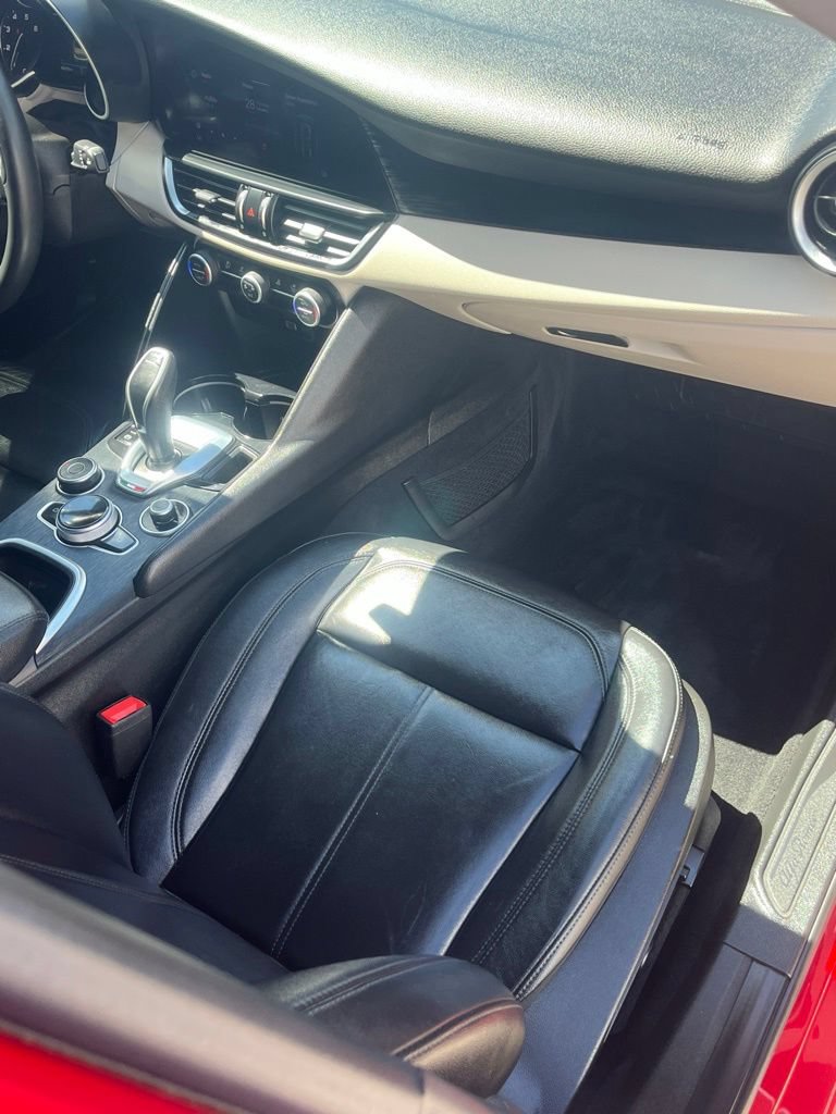 Used 2020 Alfa Romeo Giulia RWD image 14