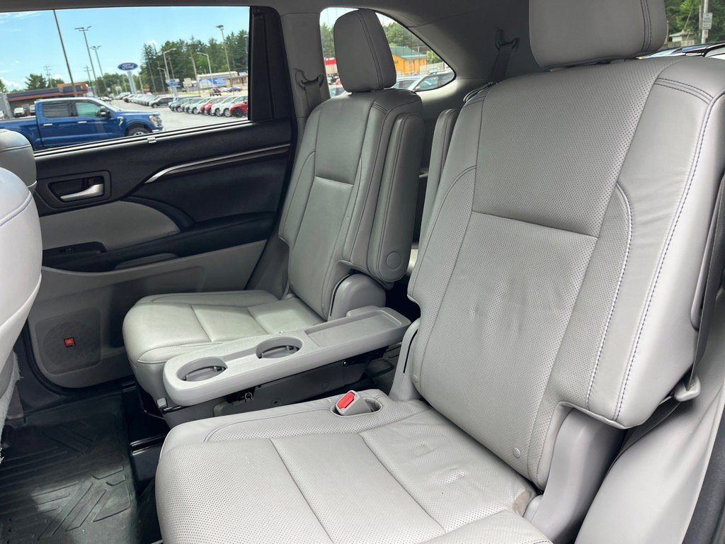 Used 2015 Toyota Highlander Limited image 14
