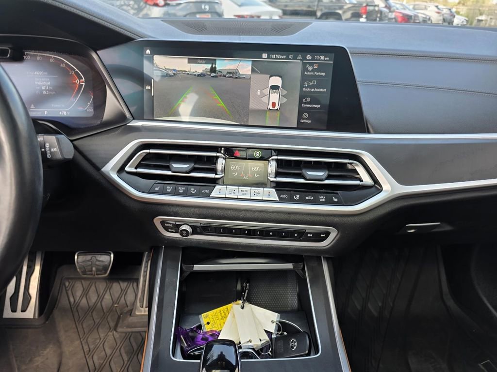 Used 2022 BMW X7 xDrive40i w/ M Sport Package image 27