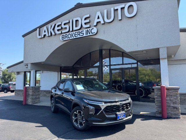 Used 2025 Chevrolet Trax LT w/ Driver Confidence Package image 1