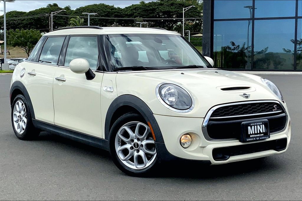 Used 2019 MINI Cooper S image 1
