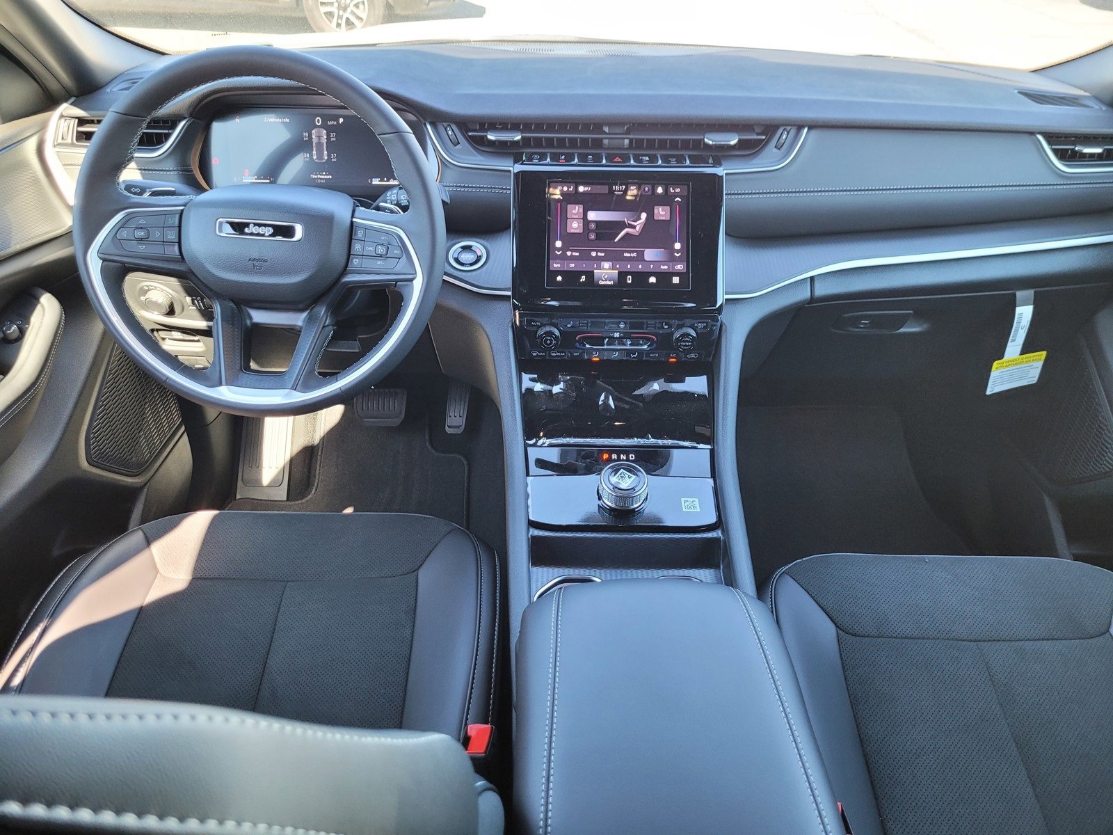 New 2025 Jeep Grand Cherokee Altitude image 10