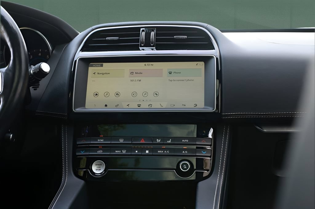 Used 2019 Jaguar F-PACE S AWD/4WD image 35
